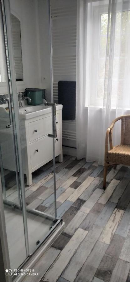 Logement Independant Attenant A Une Maison Dans Grand Jardin Retournac Dış mekan fotoğraf
